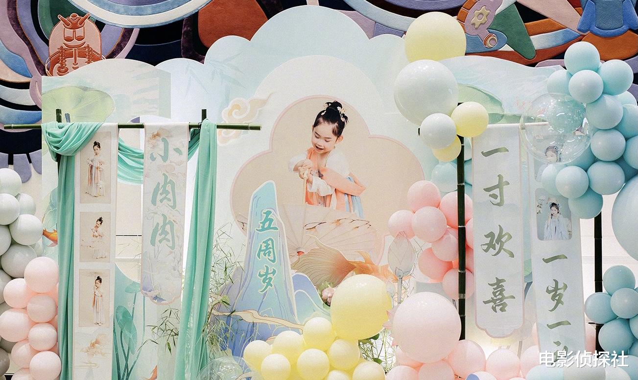 严屹宽为女儿举办古风生日会，一家三口幸福温馨，女儿大方秀才艺