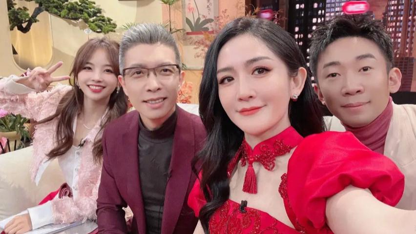 谢娜|春晚后台：小尼小撒比鞋跟，杨幂唐嫣竟无交集，谢娜行为被批