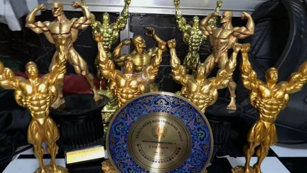 中国健美崛起？23岁拿到职业卡的女PRO，用生命敲响了警钟！