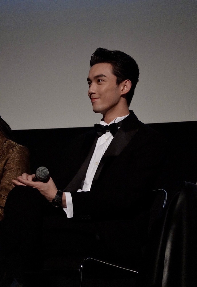 吴磊粉丝好实在,活动图不P就放出来,这张脸太正了