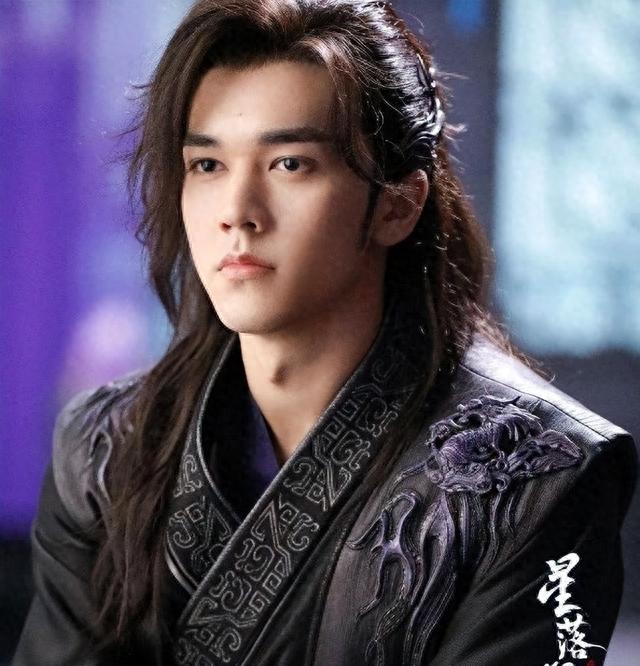 陈牧驰同性恋身份曝光!5年前海外视频被扒,分手后崩溃