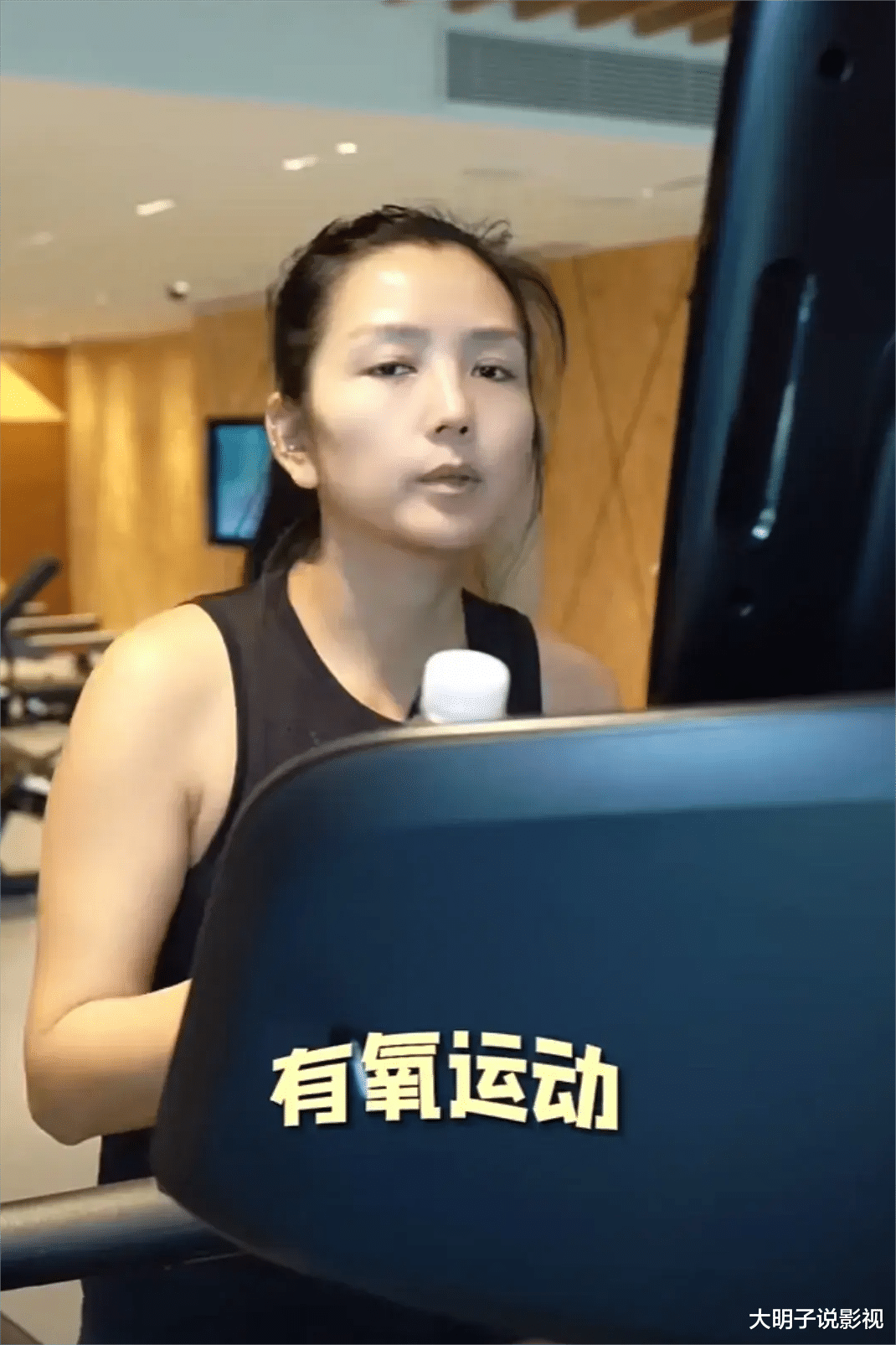 何洁素颜到健身房,被说有赘肉直爽回应:对啊,我就是肚子大