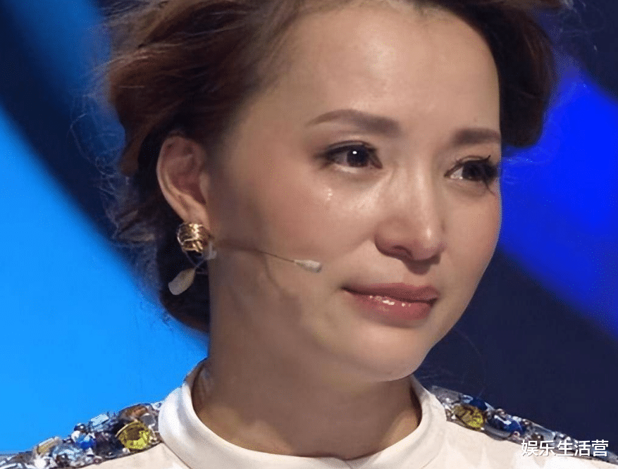 董卿作品被多平台全集下架，官微清空节目暂停，儿子已入美国国籍