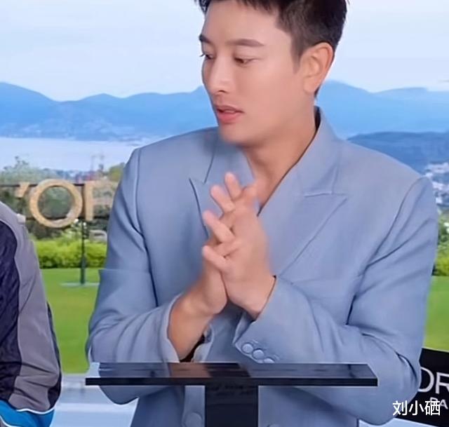 刘亦菲|贾乃亮法国逛街，清空LV店引老外注目，甜馨早已验证父亲实力