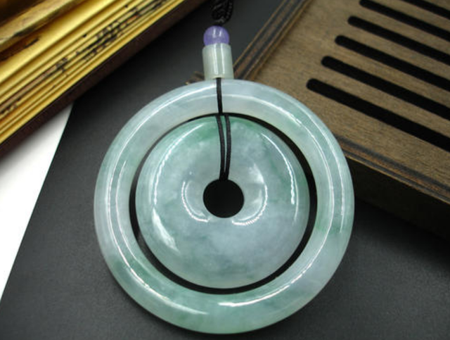 翡翠|十方和气精神爽,四海同心道眼明!翡翠同心扣有哪些寓意?