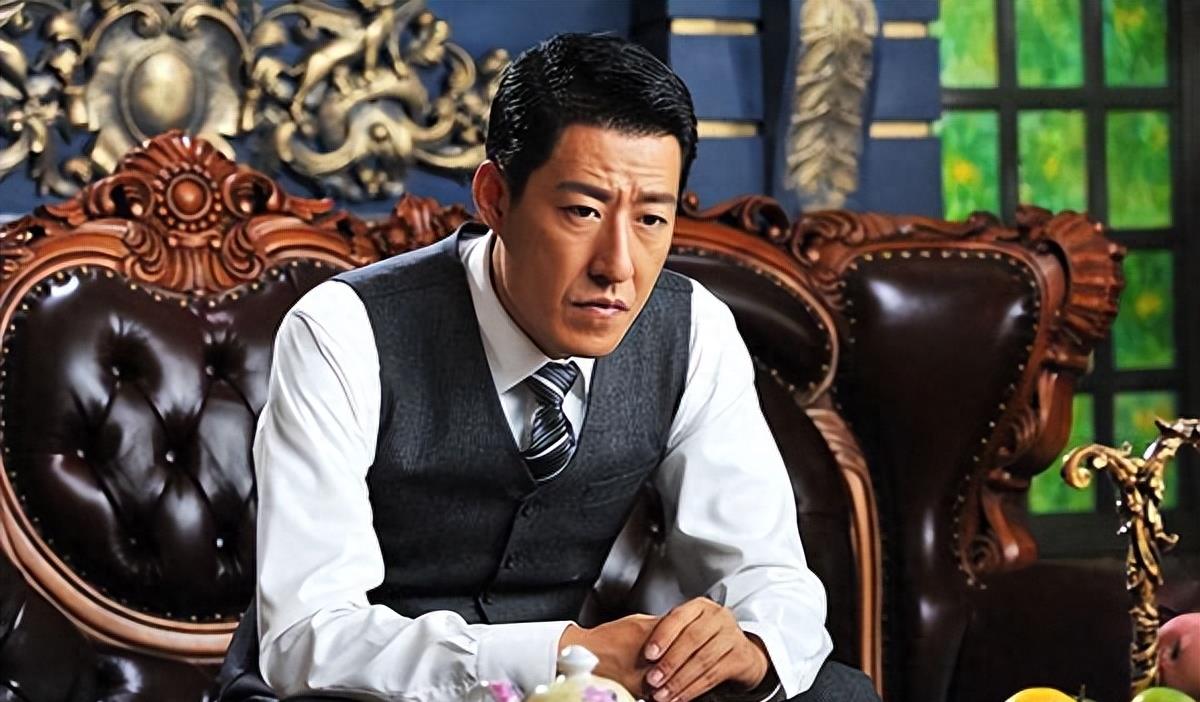 表面上衣冠楚楚,实则是流氓头子、家暴恶魔,这4位男星真会装!