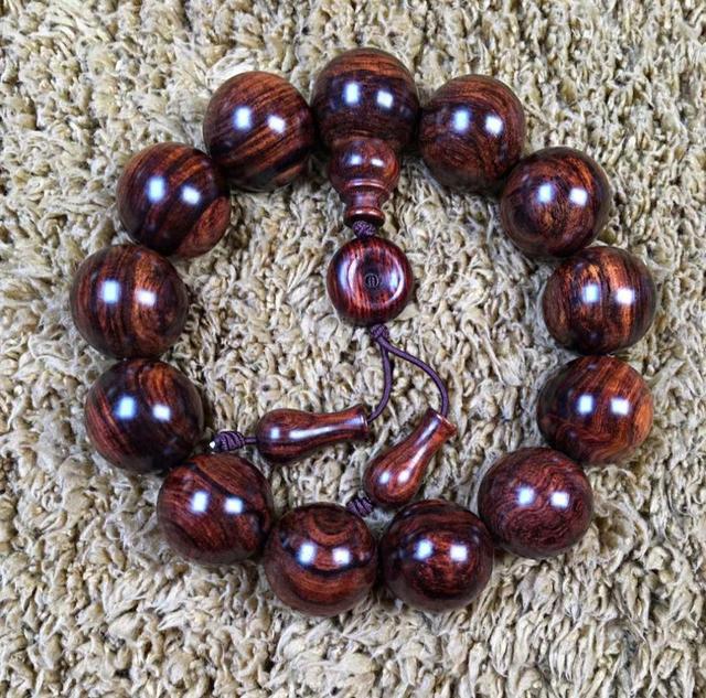 揭秘黄花梨手串:古典之美与匠心之作的完美结合