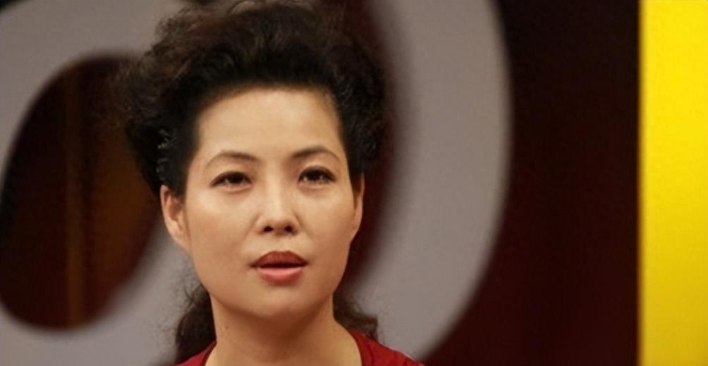 84岁李双江突然去世，梦鸽悲痛送葬儿子未出面，官媒：好自为之吧！