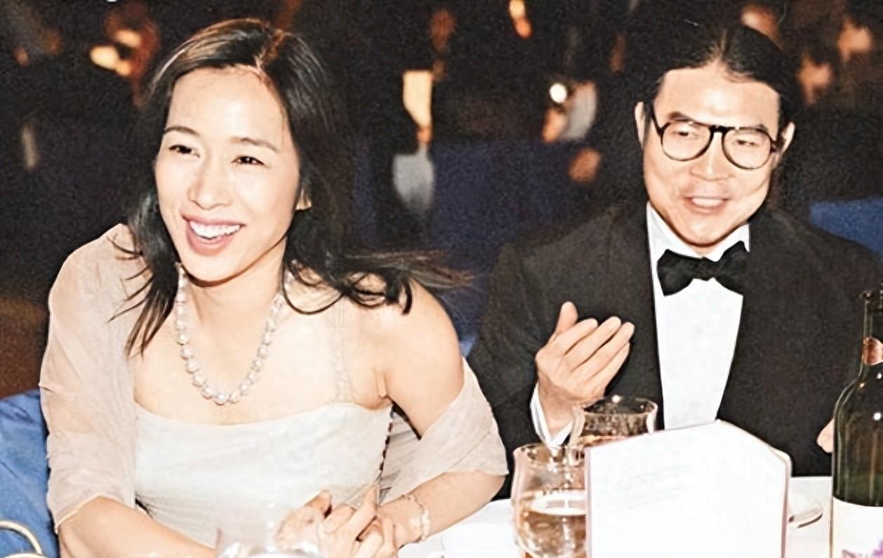 600亿财产!朱玲玲不掺和罗家夺产之争,网友:为霍启刚离婚了