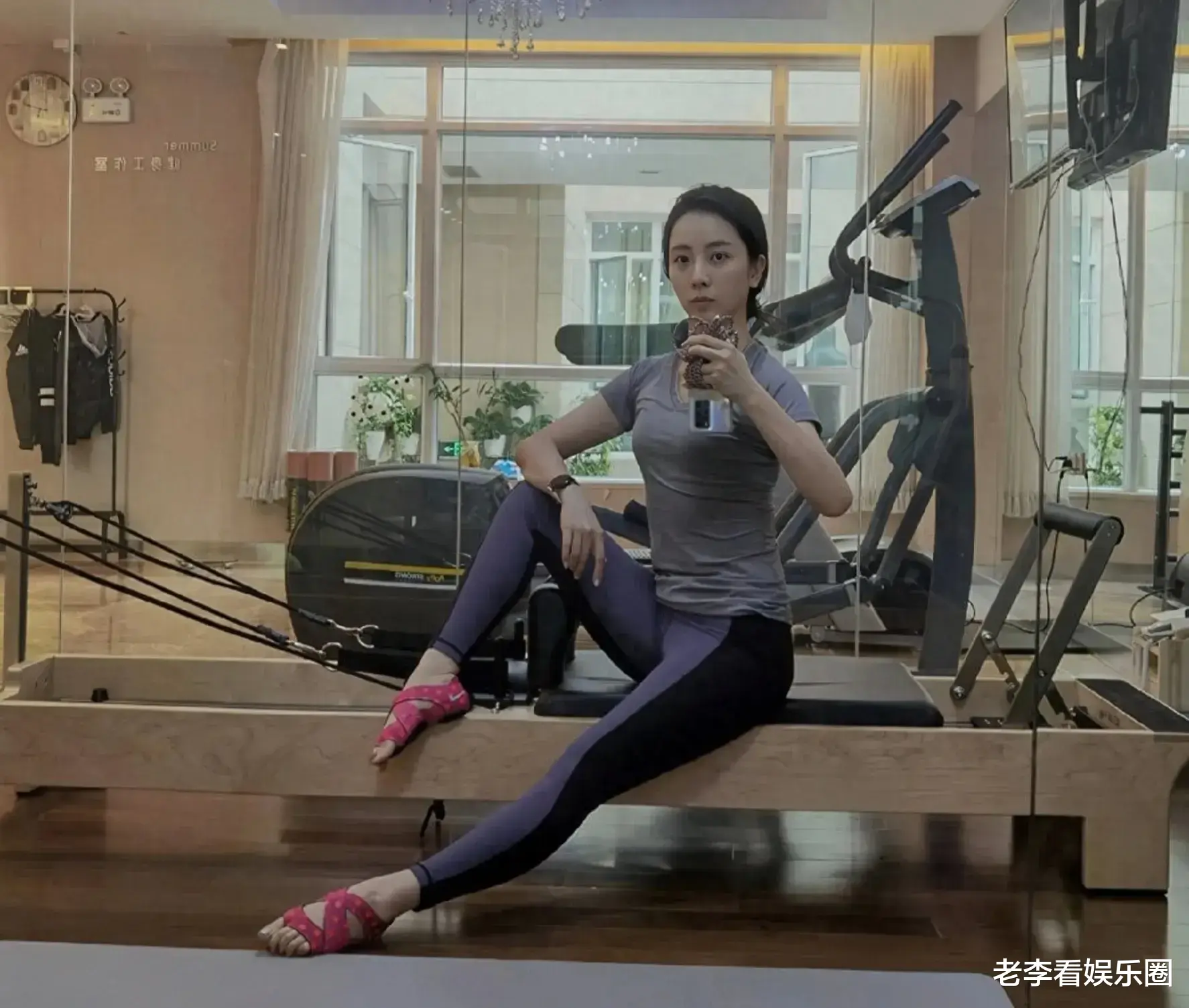 忘记李思思吧，这些短发主持人其实更性感迷人