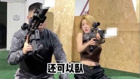 狐狸|聂小雨拜师半只狐狸，穿露背瑜伽服玩真人CS，男方抿嘴：歹徒兴奋