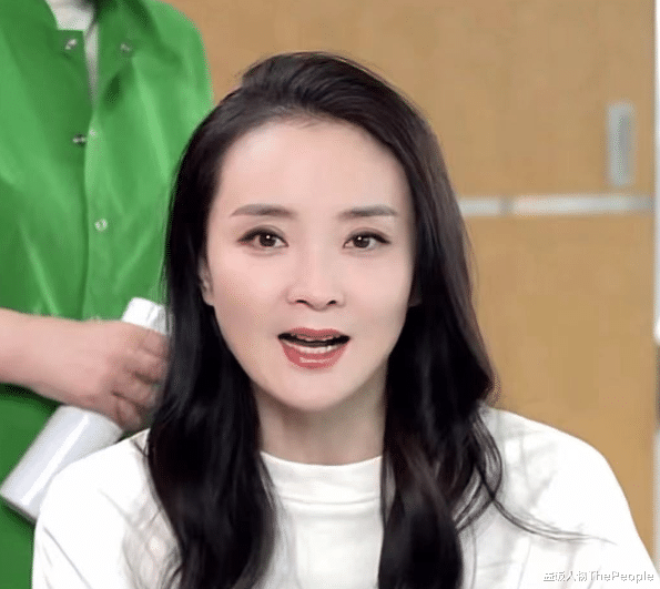 牛莉|49岁王艳陷整容风波！苹果肌突出、超宽双眼皮太抢镜，牛莉更离谱