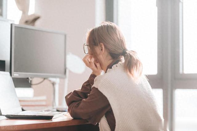 我49岁,活得好虚伪,每天见到外人礼貌性微笑,说着言不由衷的话