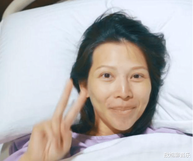 张晋带儿子与张淇聚餐，3岁张乐儿造型帅气，表情无奈好呆萌