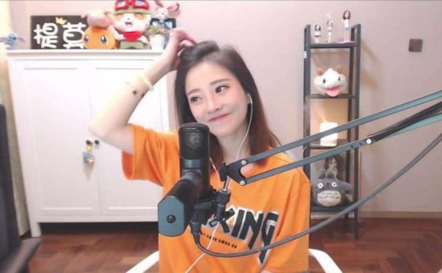 |纪实：一代网红鼻祖冯提莫，如今为何不敢带货？