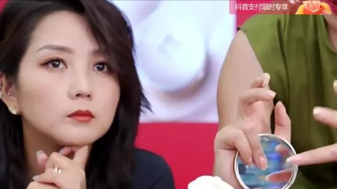 何洁|何洁：婚内出轨却倒打一耙，三个孩子两个爹，玩得那叫一个溜