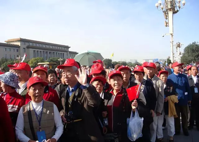 旅行团|老年旅游市场需求庞大，低价团满天飞，低价背后的真相被揭开！