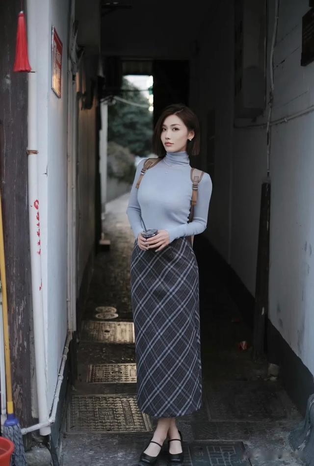 冬日街头的魅力女孩