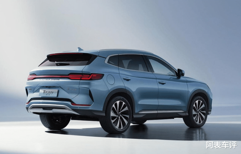 比亚迪宋plus冠军版19日上市,配"byd"字母车标,15.