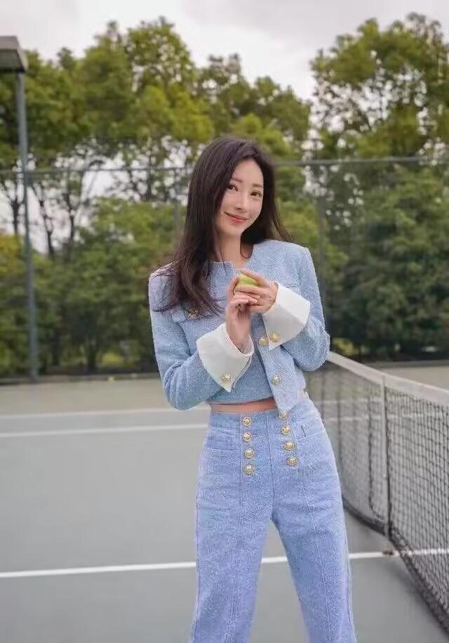 穿衣搭配|柳岩带火了一种穿搭叫“上面去约会,下面去上班”,真显瘦!