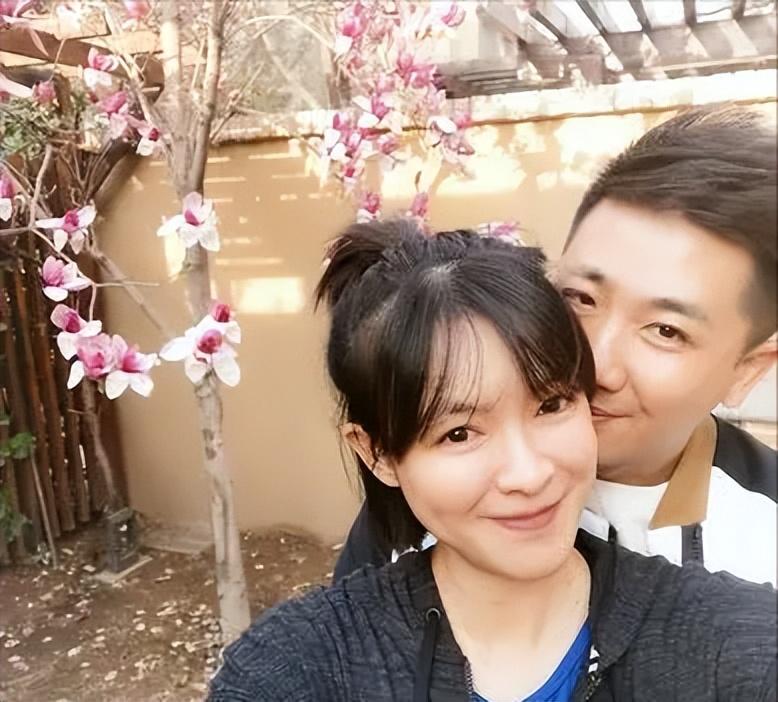 36岁嫁给身边经纪人,40岁怀孕生子,李艾:肥水不流外人田!