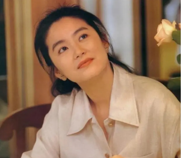 68岁林青霞婚变风波首露面!满脸微笑难掩憔悴,疑因第三者转正