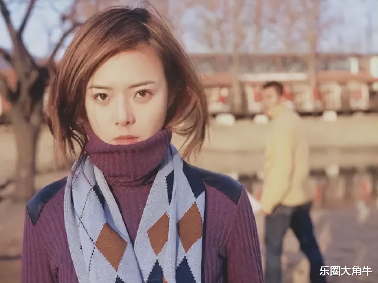 主持人陈辰罕晒全家福,41岁高龄生子,与小3岁老公似姐弟