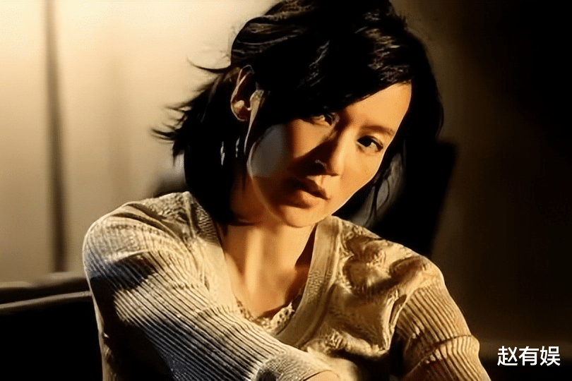 万草丛中过，片叶不沾身？与众多富豪、男星关系匪浅，却转身嫁人