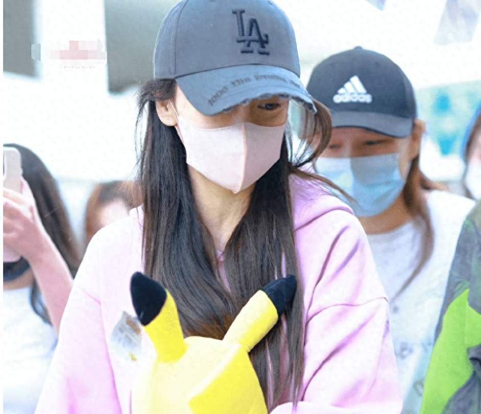 不要再为杨颖惋惜了,事实证明,他走上了另一条“戏子”的路!