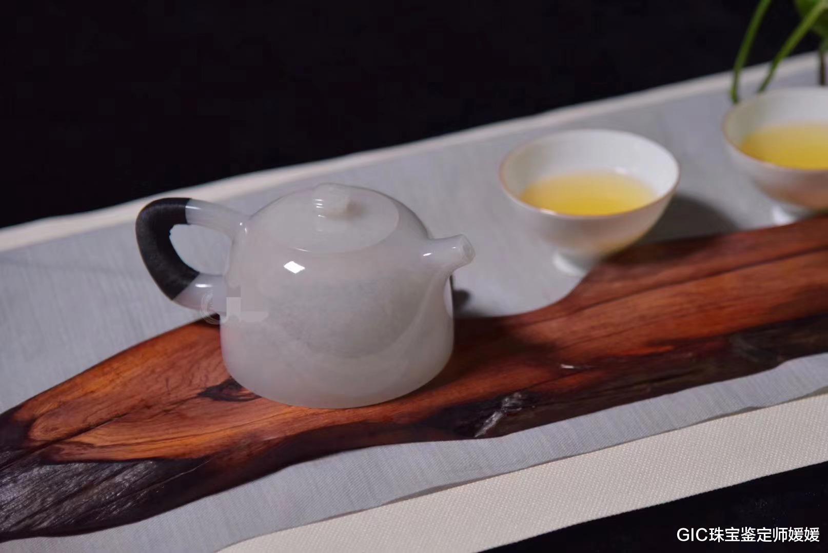 翡翠|一片冰心在玉壶，古人的诗词意境用翡翠体现出来，是最高级的奢侈