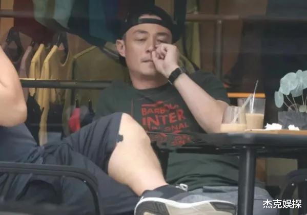 霍建华|霍如夫妇新年第一次同框,林心如素颜皮肤差,霍建华变壮硕油腻男