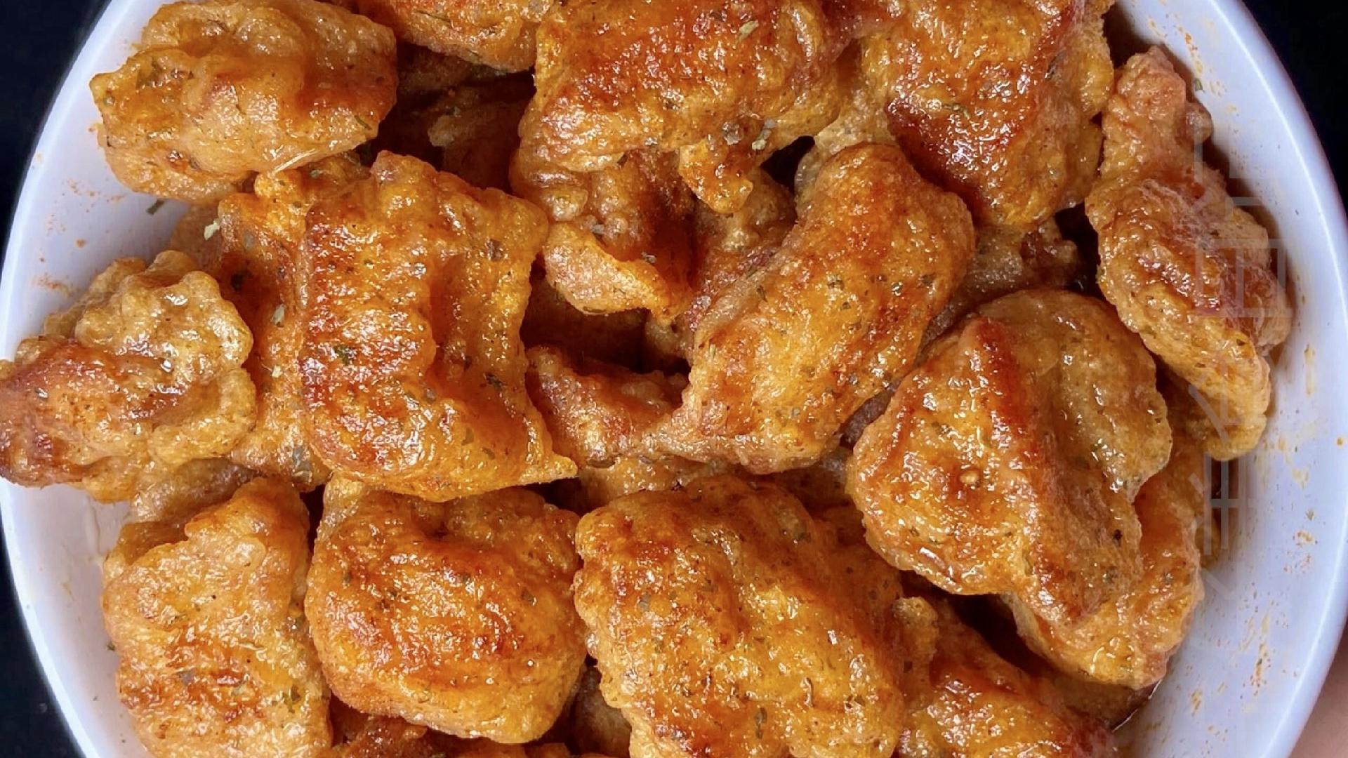 |家里聚餐总是少不了这3道下酒菜，咸香酥脆够解馋，越吃越上瘾