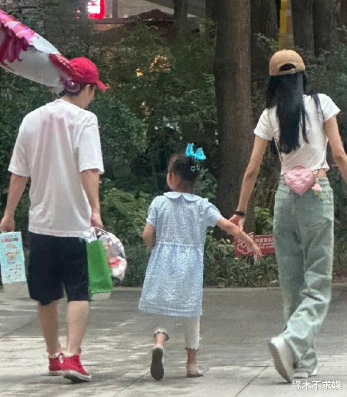 吴倩张雨剑离婚后首合体！带女儿游迪士尼，4岁女儿漂亮又灵气！