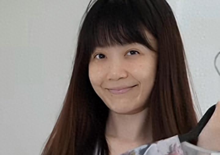 广东台主持人毛琳分享自己的素颜照,42岁的她终于成为毛阿姨了