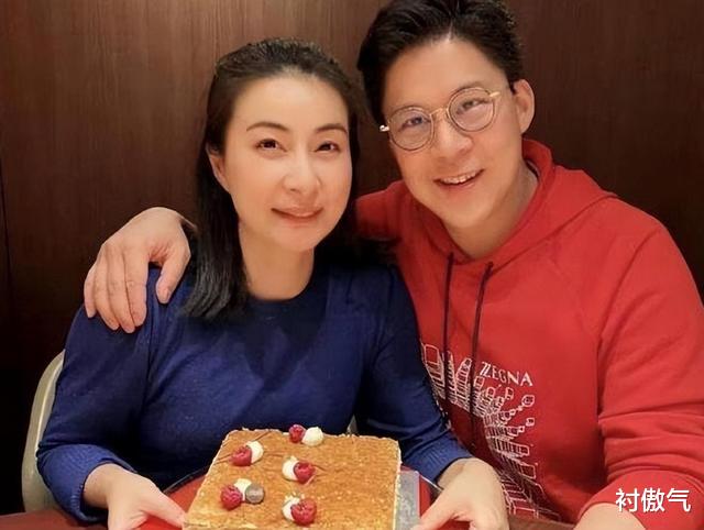 郭晶晶|看到郭晶晶亲手把霍启刚送进体制内，才明白她在霍家地位高的原因