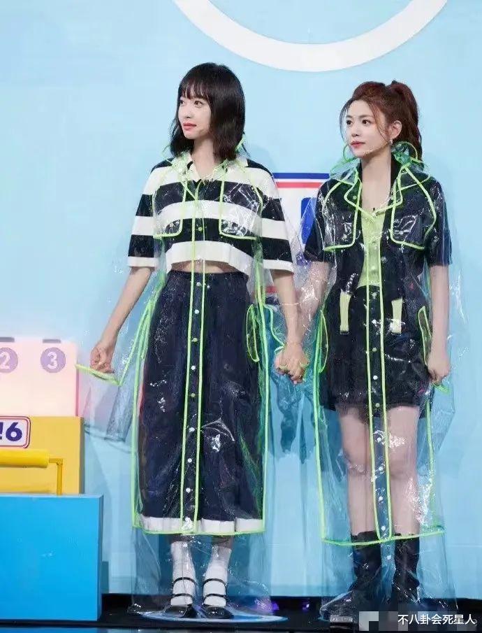 宋茜|宋茜出席活动,全脸干瘪身材消瘦,只有旁边陈妍希的一半宽