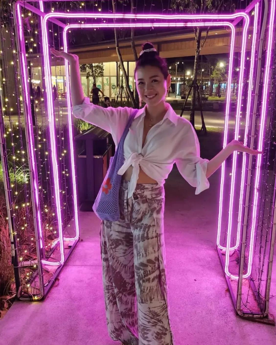 陈茵媺|陈豪晒一家五口出游照，仨孩子笑容像妈妈陈茵媺，9岁大儿子很帅