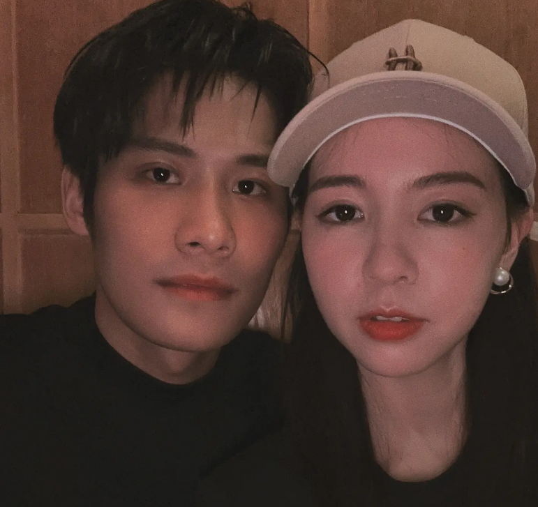 王嘉尔大杨嫂牵手风波升级！大杨哥发文回应，小杨哥岳父暖心安慰