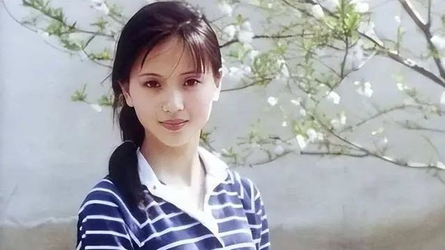 宁静|她演“小白菜”走红，嫁给初恋恩爱至今，却被谣传守寡10年