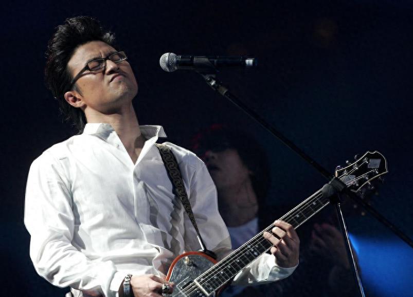 这一次，轮到汪峰“翻车”了？婚内出轨、嗜赌成瘾的他走上了不归路