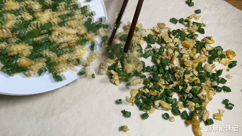 美食教程|喜欢吃长豆角,又喜欢吃面食的可以试试这道美味,既是菜又是饭呢