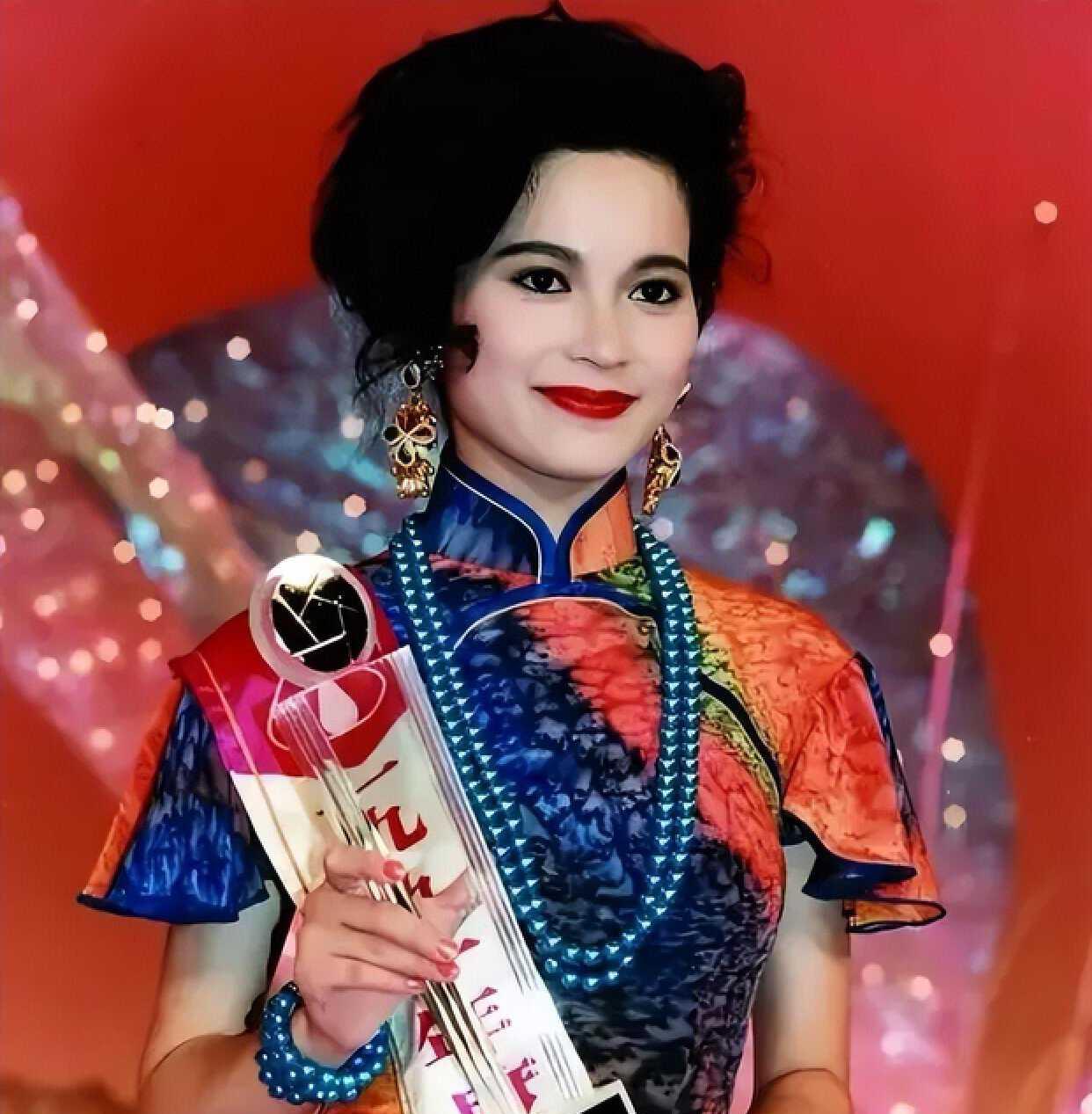 郑则仕|TVB实力女星选择续约！新剧与郑则仕演对手戏，曾自曝将来要出家