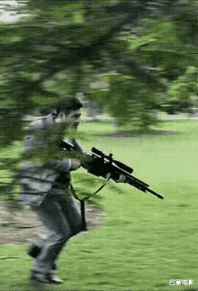 莫妮卡·贝鲁奇|过气演员的窘况：县城忙走穴、直播用怪招，晚节不保，何必呢