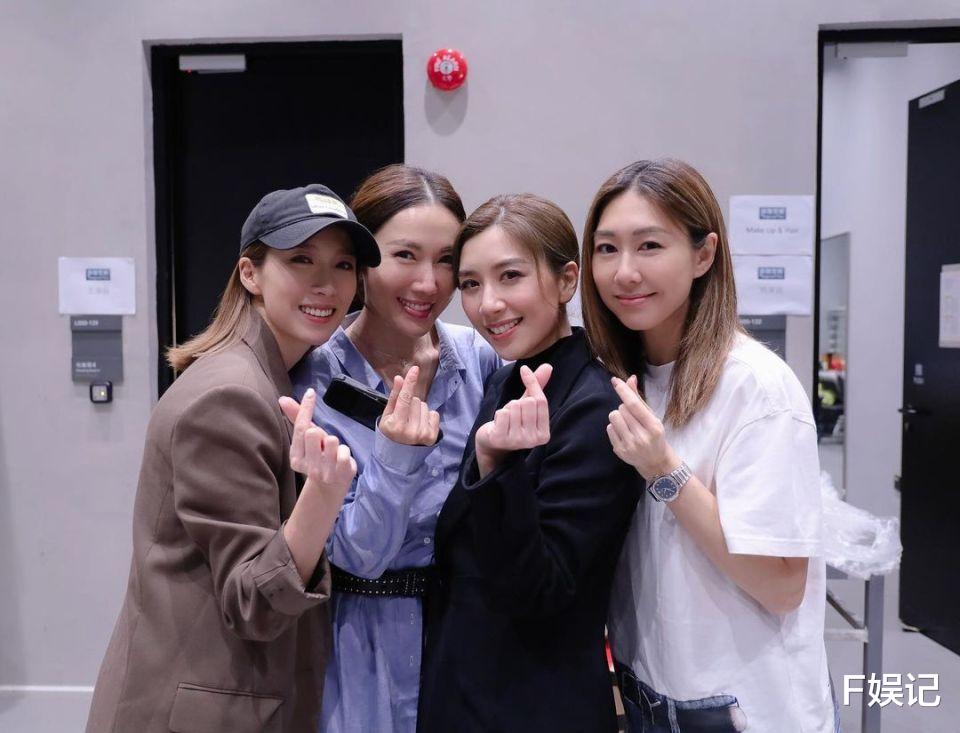 舞台剧|胡定欣姚子羚李施嬅探班黄智雯舞台剧开心合影 被传约满TVB将离巢