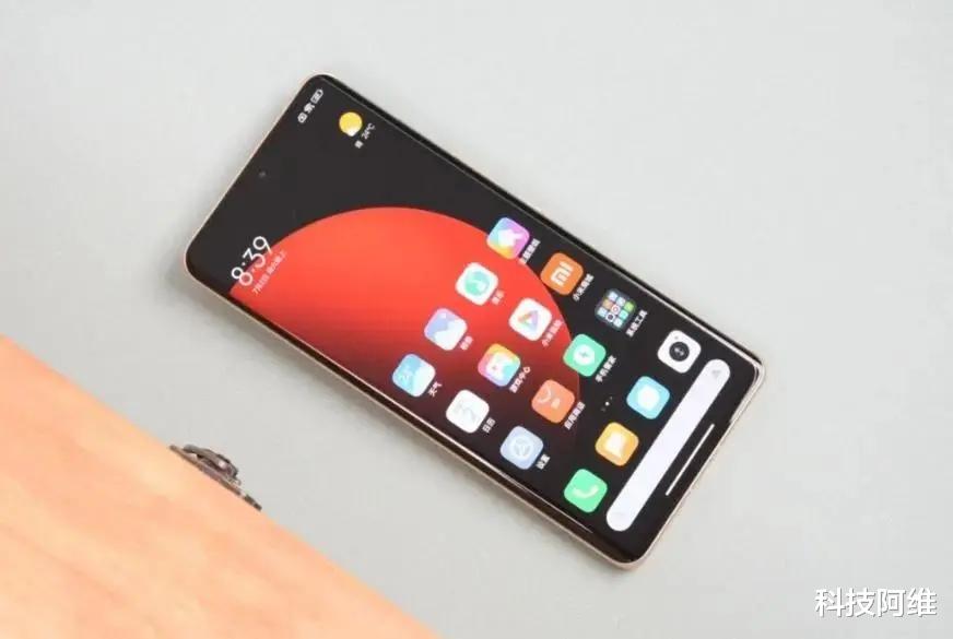 Linux|发布六个月下跌1050元，12GB+256GB+E5屏，120倍变焦旗舰加速清仓