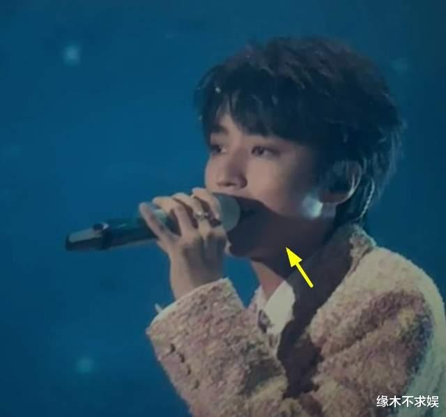 TFBOYS西安演唱会：王俊凯王源发福，易烊千玺爱打扮，身材抢镜！