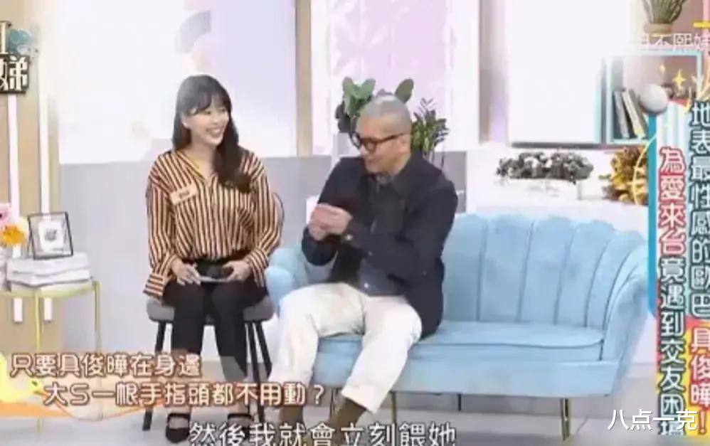 天价电费、抱着上厕所、露天派对,大小S还有多少惊喜是观众不知道的