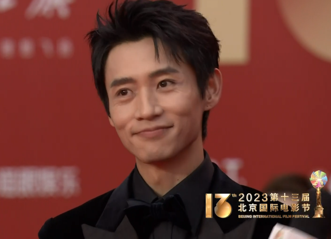 胡先煦|内娱普男聚会？北京这场红毯，欧豪发福，陈飞宇嘴凸，胡先煦变丑