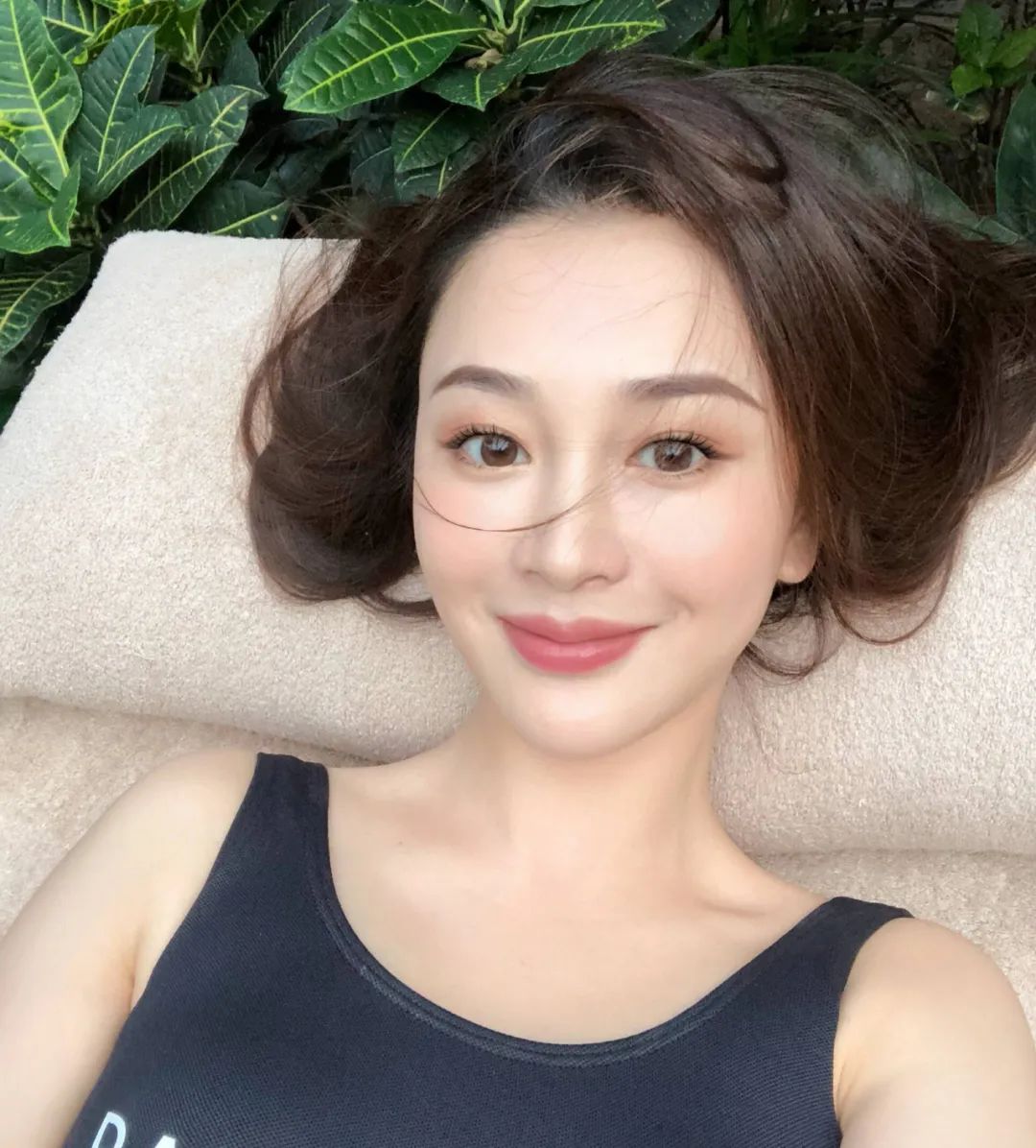 吴秀波昔日小三晒照,出狱后生活状态滋润,头上发夹价值3300元