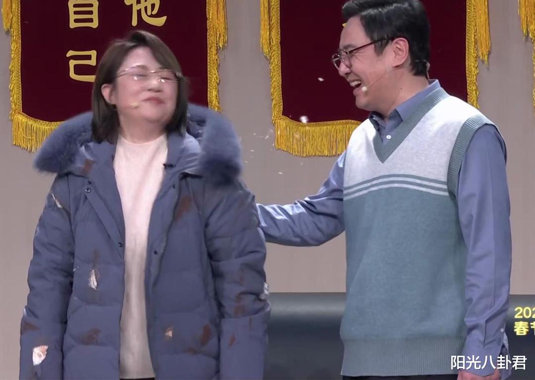 春晚|兔年春晚收视：平均收视23.25%，杨紫小品第一，沈腾马丽成功救场